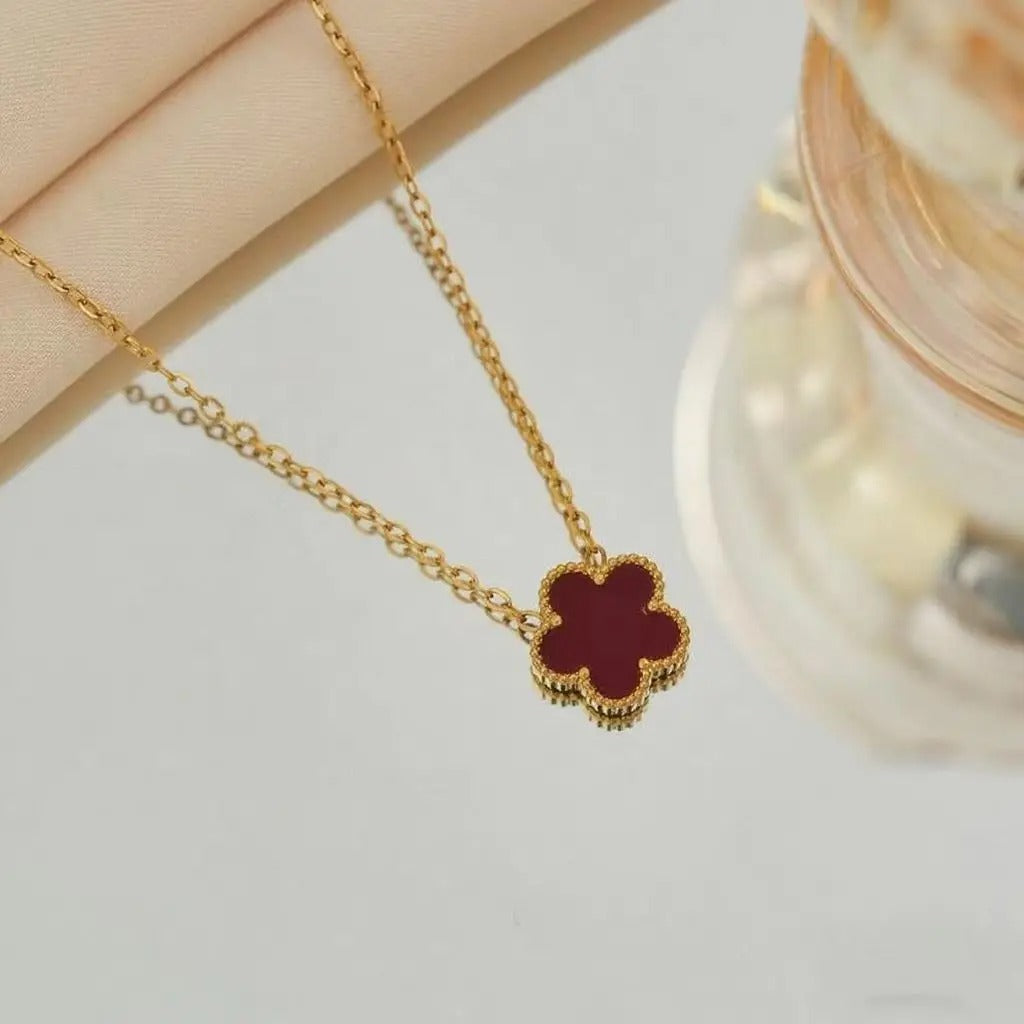 Fashlonable Womens Flve Leaf Flower Gold Plated Pendant Necklace For Women Temperament Llght Luxury Hlgh Quallty Clavicle Chain